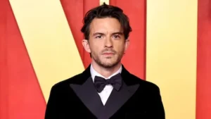 Jonathan Bailey height